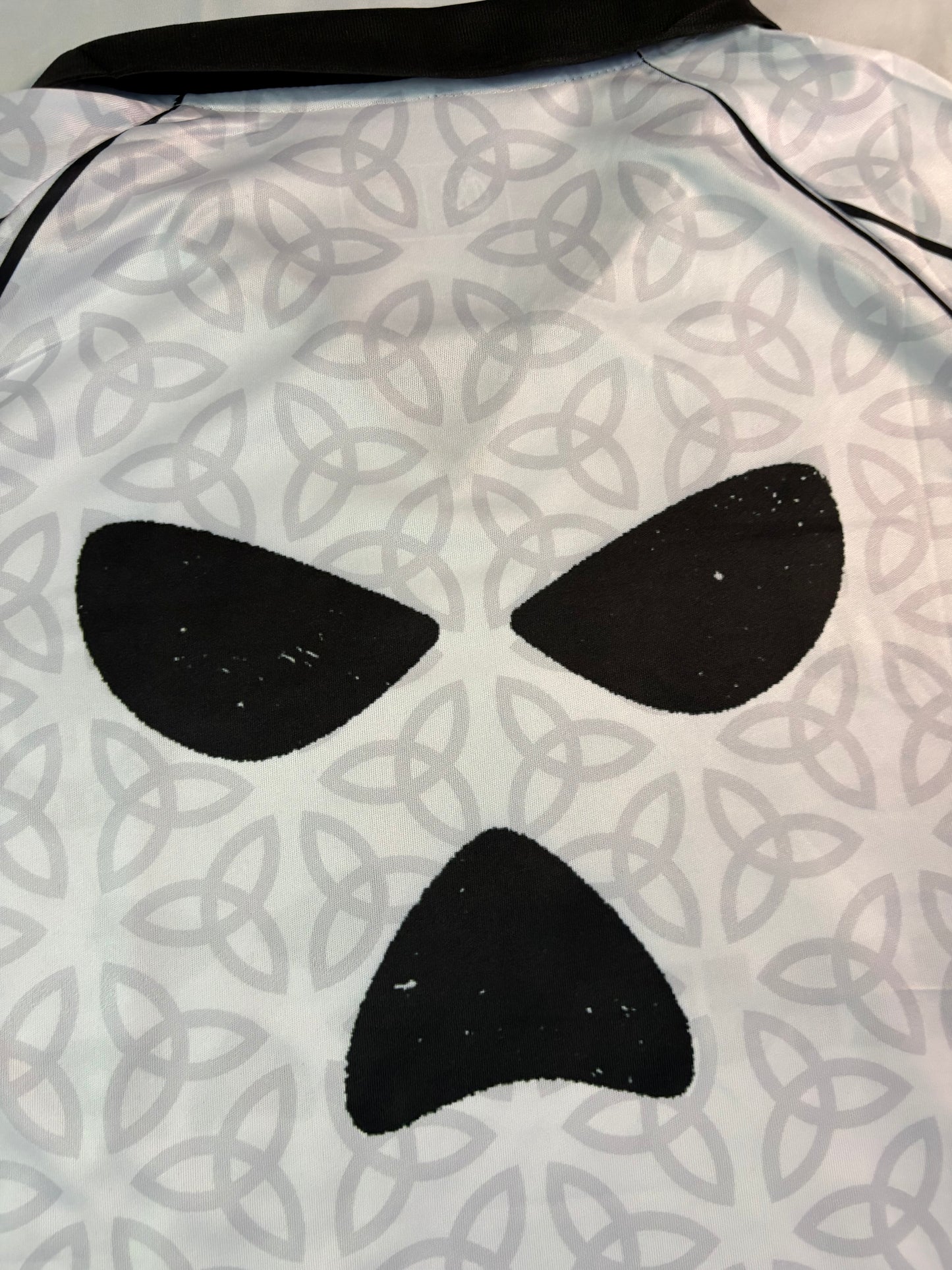 Kneecap white celtic knot jersey